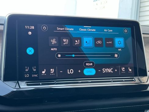 Used 2025 Volkswagen Atlas SE image 22