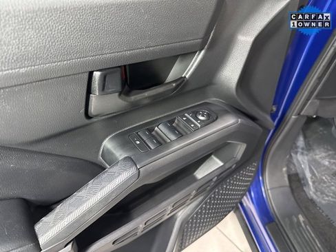 Used 2025 Toyota Tacoma SR5 image 9