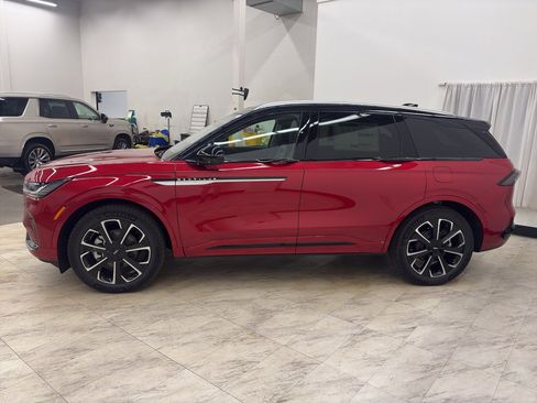 New 2026 Lincoln Nautilus Reserve image 4