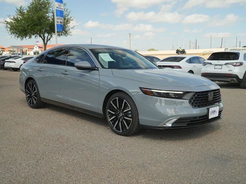 Used 2025 Honda Accord Touring image 3