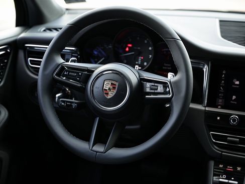 New 2026 Porsche Macan image 25