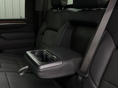 Used 2026 GMC Sierra 3500 Denali w/ Technology Package image 33