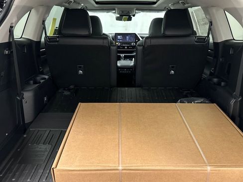 Used 2023 Toyota Highlander Platinum image 13