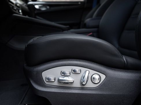 Certified 2026 Porsche Macan AWD/4WD image 21