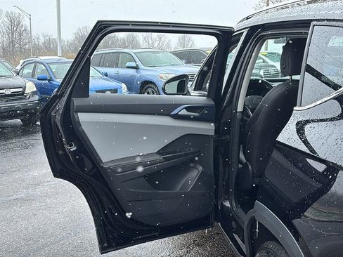 Used 2024 Volkswagen Taos SE AWD/4WD image 28