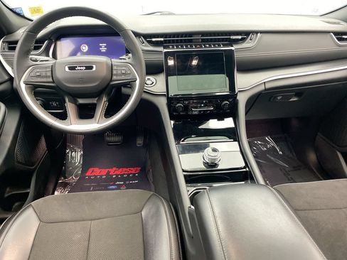 Used 2023 Jeep Grand Cherokee Altitude AWD/4WD image 15