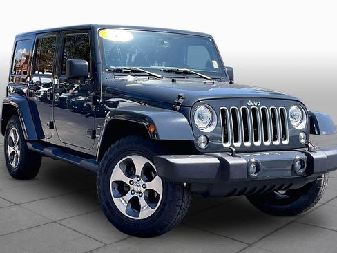 Used 2017 Jeep Wrangler Unlimited Sahara w/ Connectivity Group AWD/4WD image 3