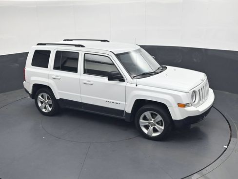Used 2015 Jeep Patriot Latitude FWD image 20