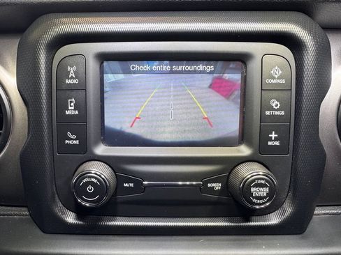 Used 2018 Jeep Wrangler Sport AWD/4WD image 32
