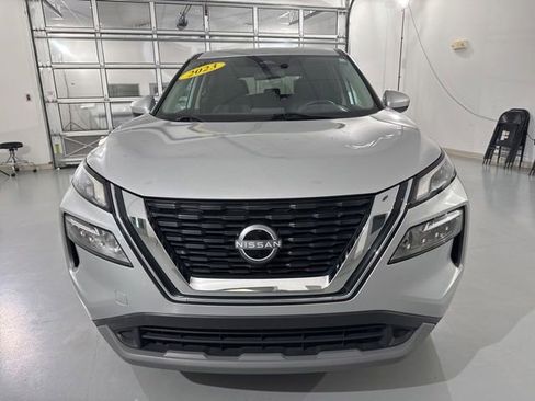 Used 2023 Nissan Rogue SV AWD/4WD image 2