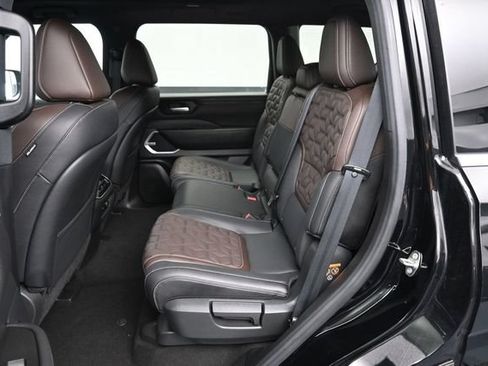 Used 2025 Nissan Armada Platinum w/ Convenience Package AWD/4WD image 14