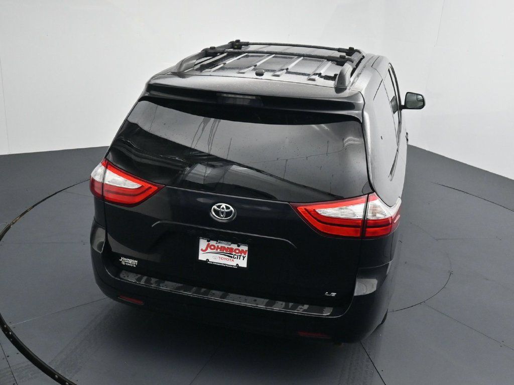 Used 2017 Toyota Sienna LE FWD image 27