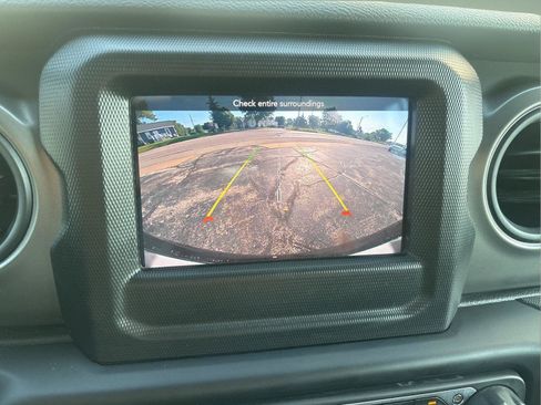 Used 2022 Jeep Wrangler Unlimited Sport AWD/4WD image 15
