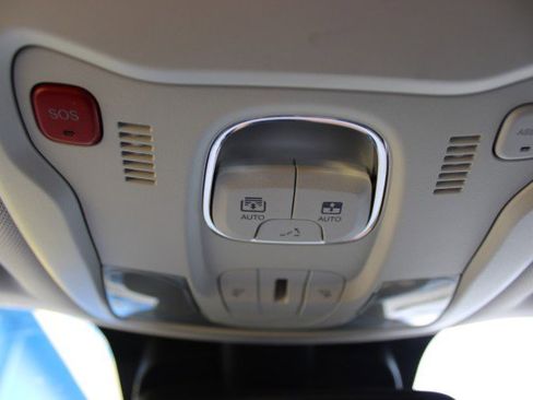 Used 2019 Jeep Renegade Limited w/ UConnect 8.4 Nav Group image 5