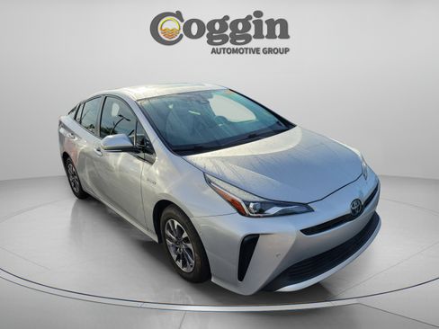 Used 2020 Toyota Prius Limited w/ Premium Convenience Package FWD image 4
