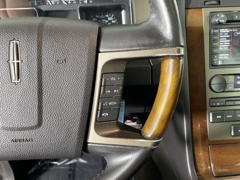 Used 2014 Lincoln Navigator 4WD image 22