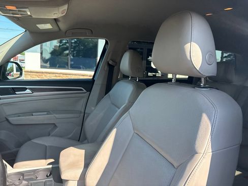 Used 2018 Volkswagen Atlas SE w/ R-Line Package FWD image 3