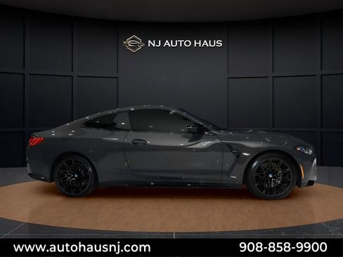 Used 2025 BMW M4 Coupe w/ Executive Package image 9