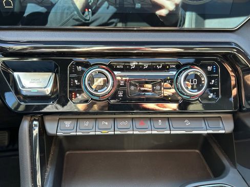 Used 2024 GMC Sierra 2500 AT4 w/ AT4 Premium Plus Package image 38