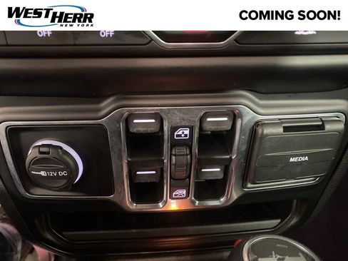 Used 2022 Jeep Wrangler Unlimited Sahara w/ Cold Weather Group AWD/4WD image 6