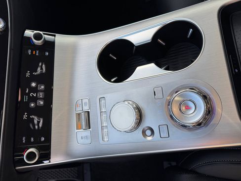 Used 2026 Genesis GV70 2.5T Select image 15