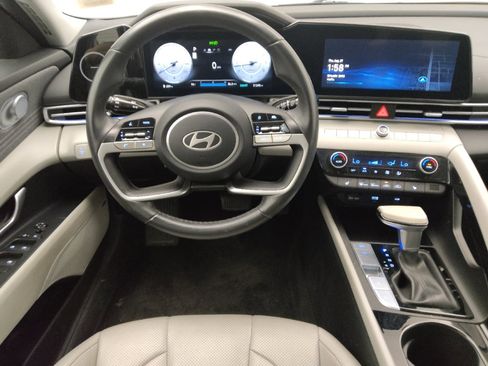 Used 2025 Hyundai Elantra Limited FWD image 22