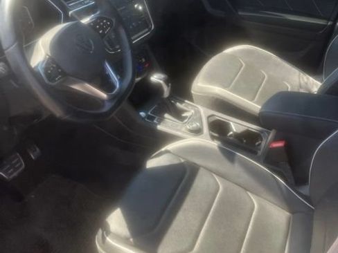 Used 2022 Volkswagen Tiguan SEL R-Line AWD/4WD image 9