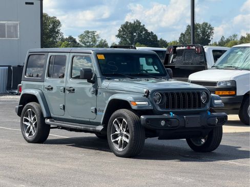 Used 2024 Jeep Wrangler Unlimited w/ Convenience Group AWD/4WD image 1