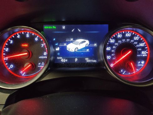 Used 2018 Toyota Camry XSE image 23