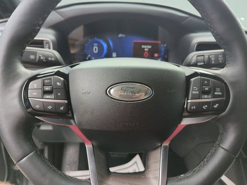 Used 2022 Ford Explorer Platinum w/ Equipment Group 601A AWD/4WD image 44