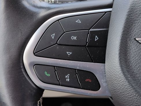 Used 2021 Chrysler Pacifica Touring-L FWD image 24
