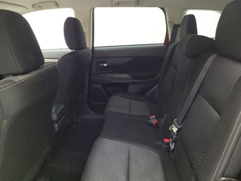 Used 2018 Mitsubishi Outlander SE FWD image 18