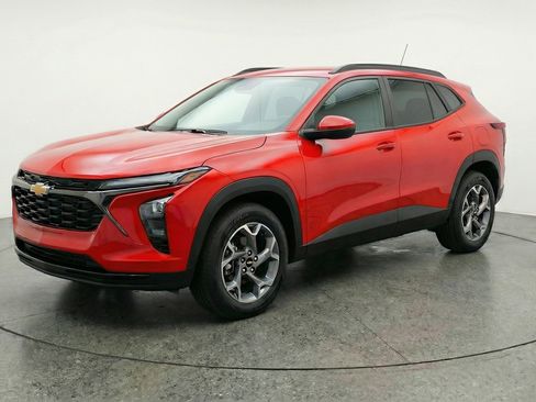 Used 2025 Chevrolet Trax LT image 3