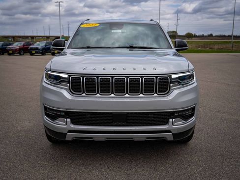 Used 2023 Jeep Wagoneer L Series II AWD/4WD image 2