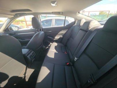 Used 2025 Nissan Altima 2.5 SL FWD image 16