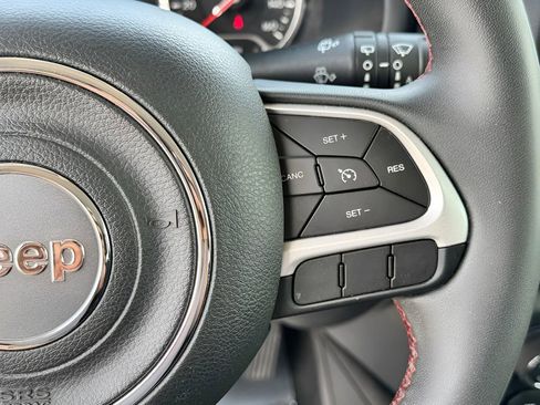 Used 2023 Jeep Renegade Trailhawk image 17