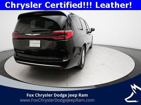 Certified 2024 Chrysler Pacifica Touring-L image 35
