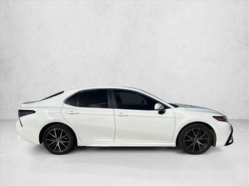 Used 2022 Toyota Camry SE w/ Carpet Mat Package (TMS) FWD image 4