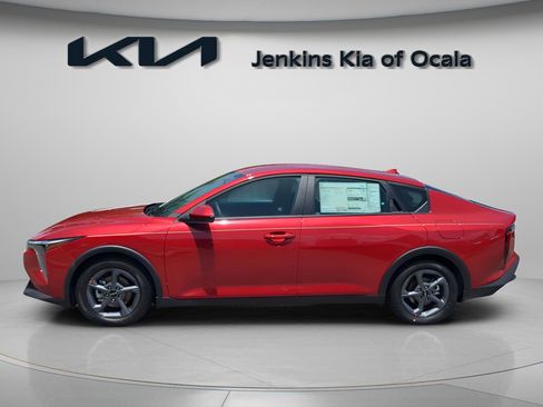 New 2025 Kia K4 LXS image 2