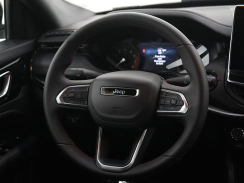 Used 2025 Jeep Compass Trailhawk AWD/4WD image 15