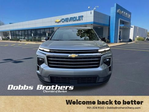 Used 2026 Chevrolet Traverse LT w/ Driver Confidence Package FWD image 2