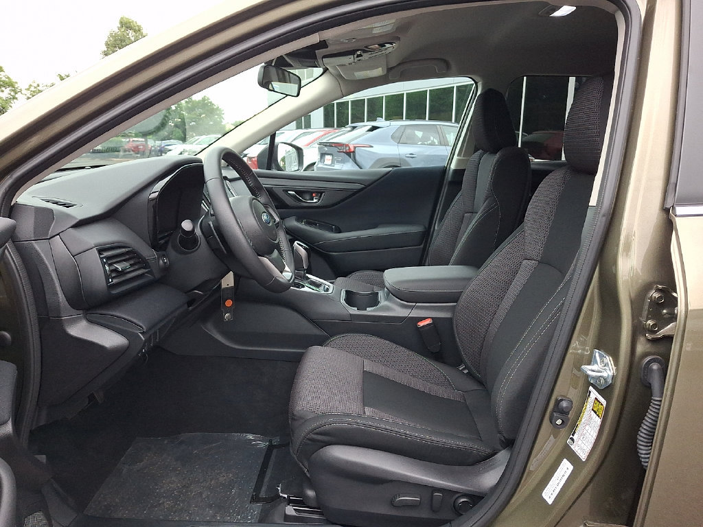 Used 2025 Subaru Outback Premium AWD/4WD image 13