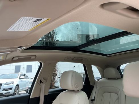 Used 2023 Audi Q5 2.0T Premium w/ Convenience Package image 9