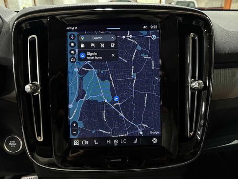 Used 2023 Volvo XC40 B5 Plus image 20