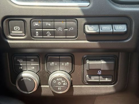 Used 2021 GMC Yukon AT4 w/ Rear Media and Nav Package AWD/4WD image 18