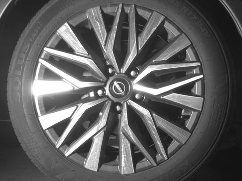 Used 2025 Nissan Altima 2.5 SV FWD image 15