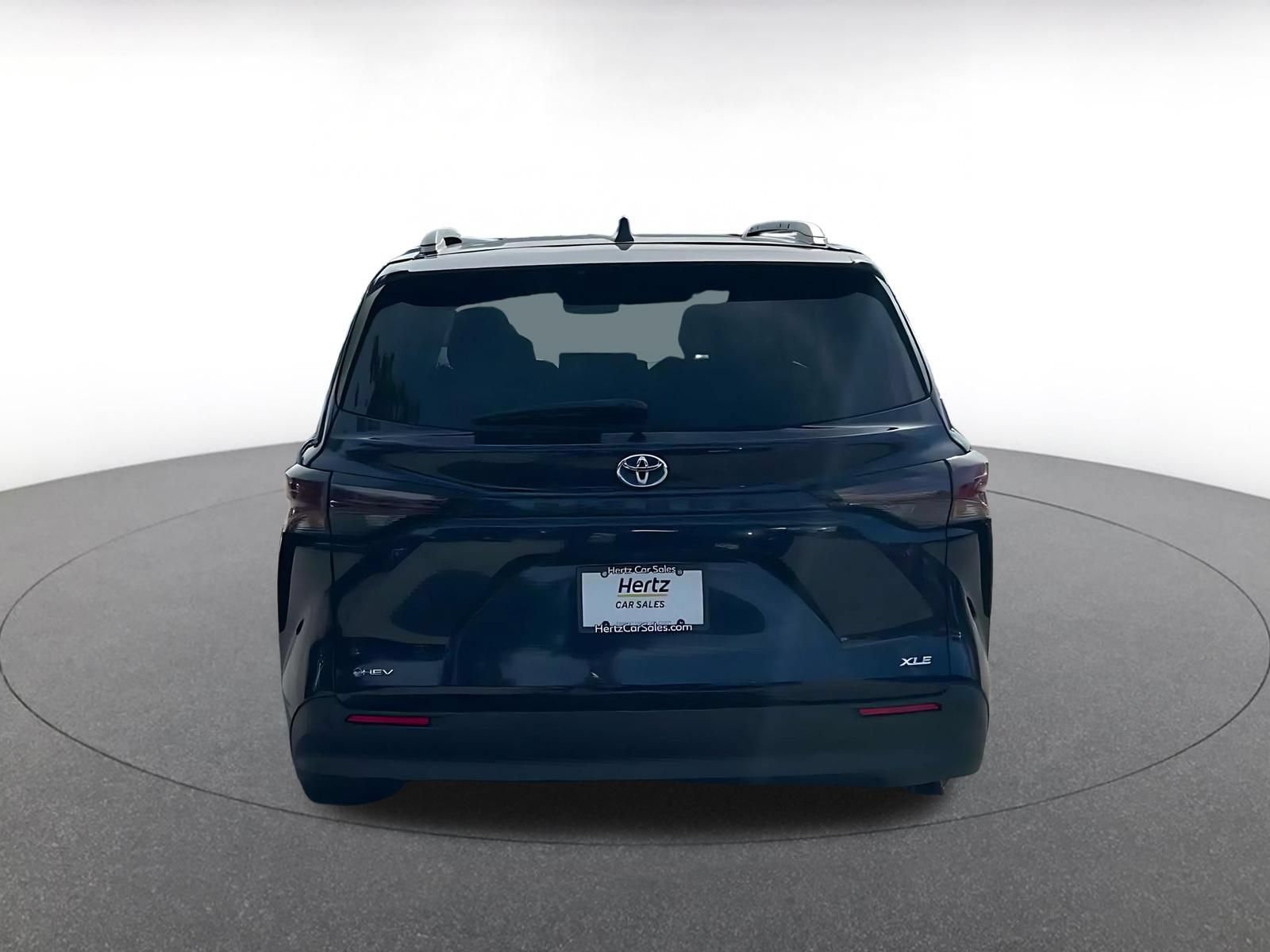 Used 2025 Toyota Sienna XLE FWD image 12