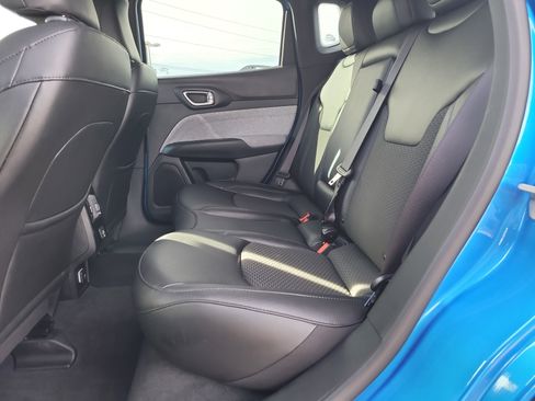 Used 2025 Jeep Compass Latitude image 11