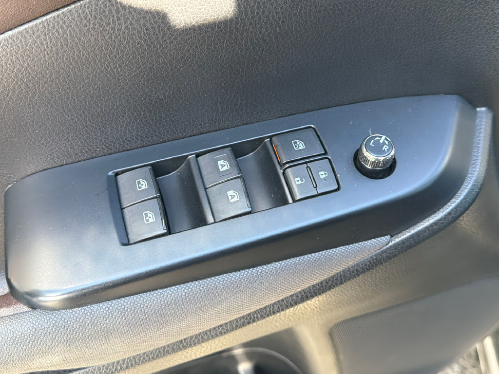 Used 2019 Toyota Highlander LE AWD/4WD image 17