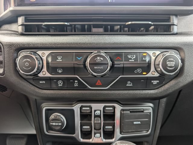 Used 2024 Jeep Gladiator Sport w/ Dual Top Group AWD/4WD image 23